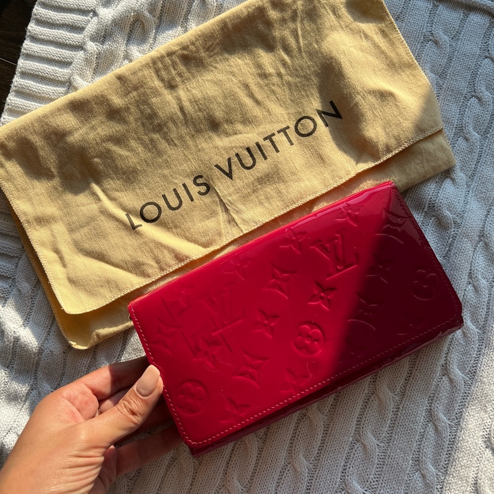 Louis vuitton Eva wallet on chain